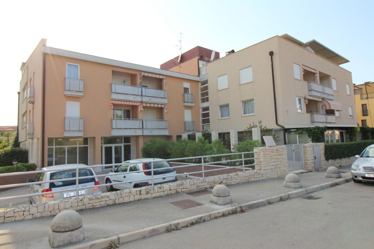 Apartment Vojka In City Center Poreč Exterior foto